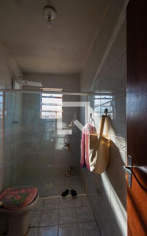 Casa à venda com 200m², 2 quartos e 1 vagaBanheiro