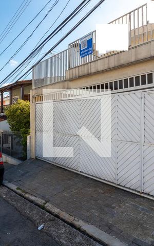 Casa à venda com 190m², 4 quartos e 3 vagas Casa à venda com 190m², 4 quartos e 3 vagasFachada