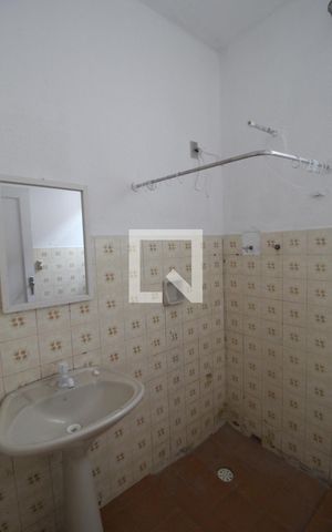 Casa para alugar com 15m², 2 quartos e sem vagaBanheiro