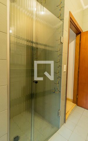 Casa à venda com 740m², 7 quartos e 5 vagasBanheiro da Suíte 1