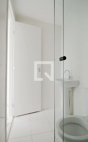 Apartamento à venda com 41m², 2 quartos e 1 vaga Apartamento à venda com 41m², 2 quartos e 1 vagaBanheiro