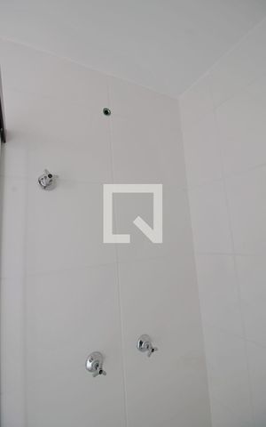 Apartamento à venda com 41m², 2 quartos e 1 vaga Apartamento à venda com 41m², 2 quartos e 1 vagaBanheiro
