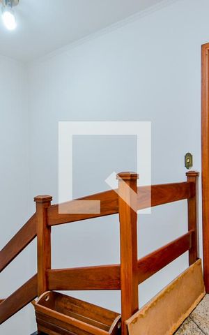 Casa para alugar com 326m², 3 quartos e 4 vagasEscada Sala/Quartos 
