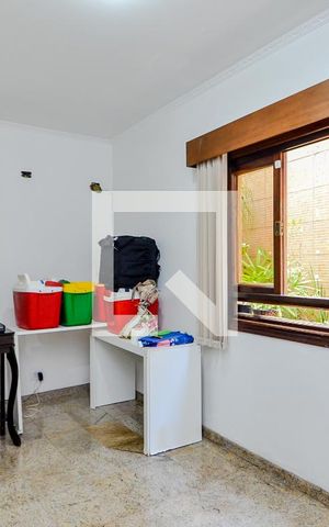 Casa para alugar com 326m², 3 quartos e 4 vagasEscritório