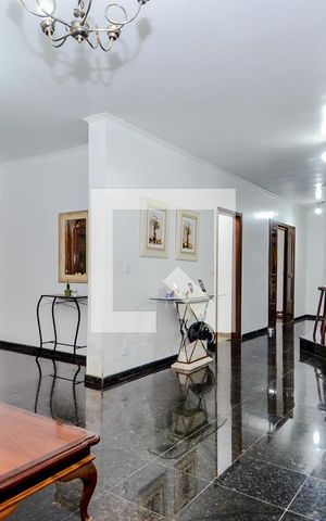 Casa para alugar com 326m², 3 quartos e 4 vagasSala