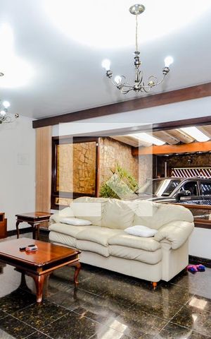 Casa para alugar com 326m², 3 quartos e 4 vagasSala