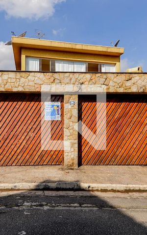 Casa para alugar com 326m², 3 quartos e 4 vagasFachada