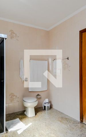 Casa para alugar com 326m², 3 quartos e 4 vagasBanheiro da Suíte 1