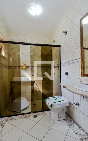 Casa para alugar com 326m², 3 quartos e 4 vagasBanheiro da Suíte 2