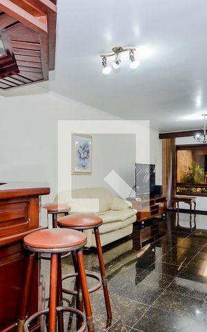 Casa para alugar com 326m², 3 quartos e 4 vagasSala