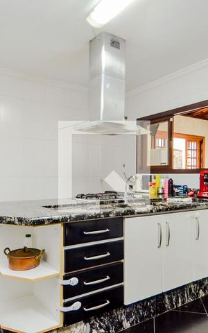Casa para alugar com 326m², 3 quartos e 4 vagasCozinha