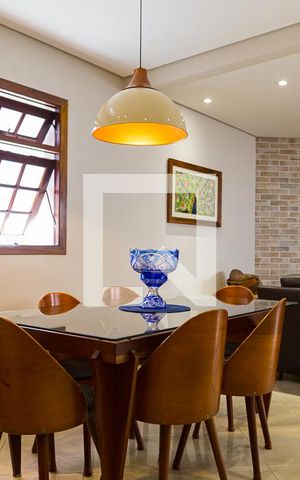 Casa à venda com 400m², 3 quartos e 4 vagas Casa à venda com 400m², 3 quartos e 4 vagasSala
