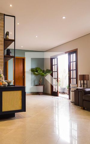 Casa à venda com 400m², 3 quartos e 4 vagas Casa à venda com 400m², 3 quartos e 4 vagasSala