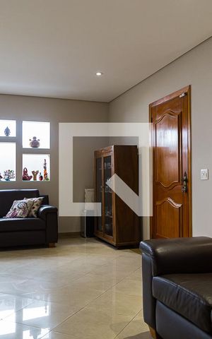 Casa à venda com 400m², 3 quartos e 4 vagas Casa à venda com 400m², 3 quartos e 4 vagasSala