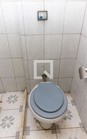 Casa à venda com 130m², 4 quartos e 6 vagas Casa à venda com 130m², 4 quartos e 6 vagasBanheiro de Serviço