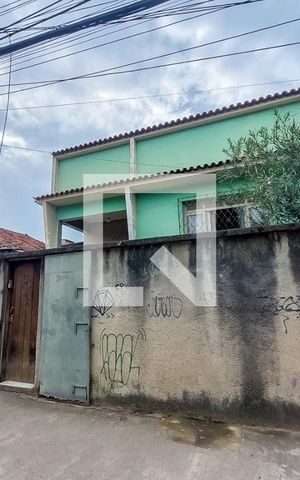Casa à venda com 130m², 4 quartos e 6 vagas Casa à venda com 130m², 4 quartos e 6 vagasFachada