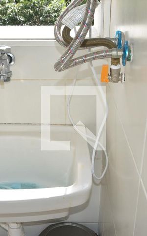 Apartamento para alugar com 80m², 2 quartos e 2 vagasÁrea de serviços com quarto