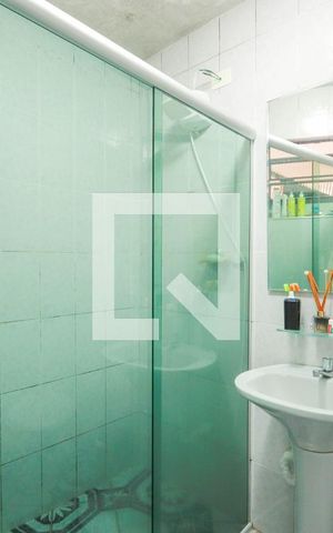 Casa à venda com 202m², 3 quartos e 3 vagas Casa à venda com 202m², 3 quartos e 3 vagasEdícula - Banheiro