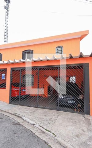 Casa à venda com 202m², 3 quartos e 3 vagas Casa à venda com 202m², 3 quartos e 3 vagasFachada