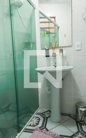 Casa à venda com 202m², 3 quartos e 3 vagas Casa à venda com 202m², 3 quartos e 3 vagasEdícula - Banheiro