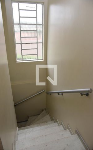 Casa à venda com 150m², 3 quartos e 3 vagasEscada