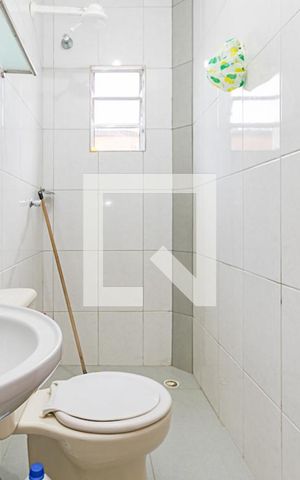 Casa para alugar com 32m², 1 quarto e sem vaga Casa para alugar com 32m², 1 quarto e sem vagaBanheiro