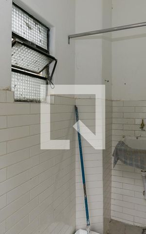 Casa para alugar com 180m², 1 quarto e sem vaga Casa para alugar com 180m², 1 quarto e sem vagaBanheiro de Serviço