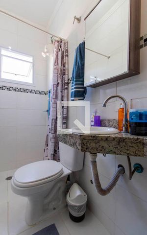 Casa à venda com 110m², 4 quartos e 2 vagas Casa à venda com 110m², 4 quartos e 2 vagasBanheiro