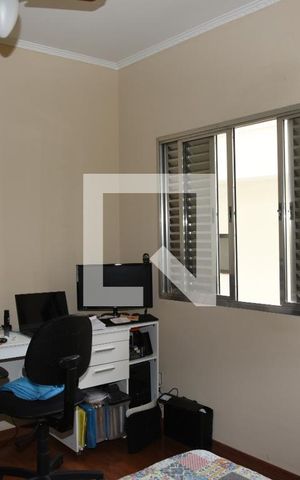 Casa à venda com 290m², 4 quartos e 2 vagasSuíte 3