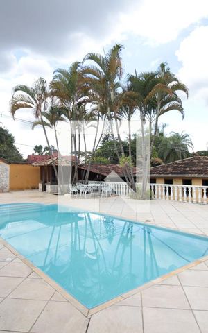 Casa à venda com 640m², 4 quartos e 4 vagasPiscina