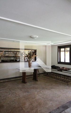 Casa à venda com 640m², 4 quartos e 4 vagasSala