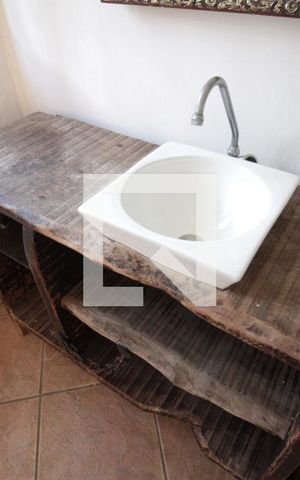 Casa à venda com 640m², 4 quartos e 4 vagasBanheiros da Piscina