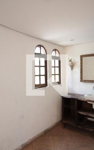 Casa à venda com 640m², 4 quartos e 4 vagasBanheiros da Piscina