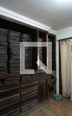 Casa à venda com 640m², 4 quartos e 4 vagasSala