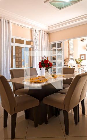 Casa à venda com 267m², 3 quartos e 4 vagasSala
