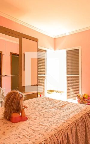 Casa à venda com 267m², 3 quartos e 4 vagasSuíte 2