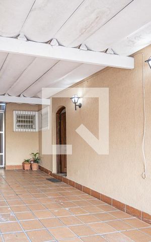 Casa à venda com 270m², 4 quartos e 3 vagas Casa à venda com 270m², 4 quartos e 3 vagasGaragem