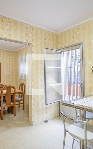 Casa à venda com 270m², 4 quartos e 3 vagas Casa à venda com 270m², 4 quartos e 3 vagasCozinha