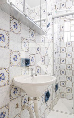 Casa à venda com 270m², 4 quartos e 3 vagas Casa à venda com 270m², 4 quartos e 3 vagasBanheiro - Edícula