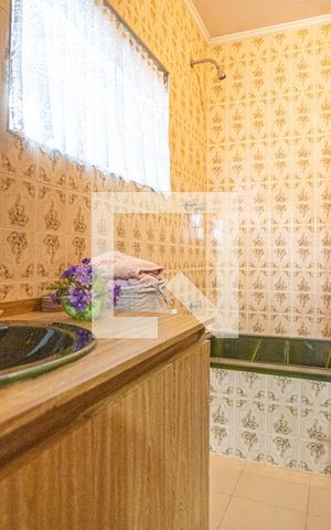 Casa à venda com 270m², 4 quartos e 3 vagas Casa à venda com 270m², 4 quartos e 3 vagasBanheiro 2