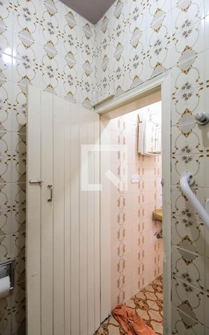 Casa à venda com 290m², 3 quartos e 2 vagas Casa à venda com 290m², 3 quartos e 2 vagasBanheiro de serviço