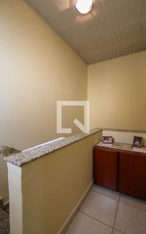 Casa à venda com 290m², 3 quartos e 2 vagas Casa à venda com 290m², 3 quartos e 2 vagasHall