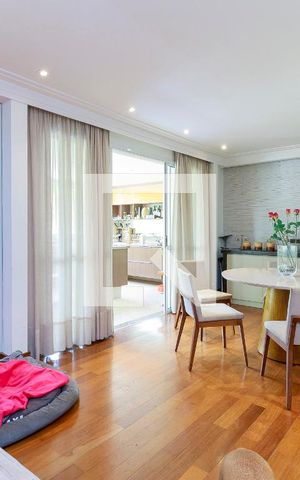 Apartamento à venda com 190m², 3 quartos e 3 vagas Apartamento à venda com 190m², 3 quartos e 3 vagasSala