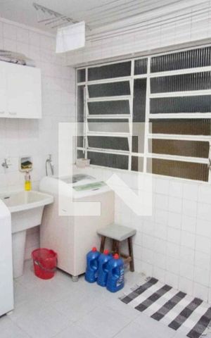 Casa à venda com 650m², 4 quartos e 3 vagas Casa à venda com 650m², 4 quartos e 3 vagasLavanderia