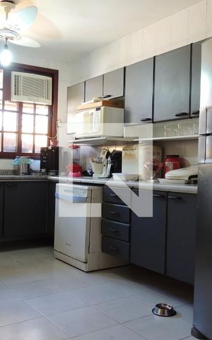 Casa à venda com 650m², 4 quartos e 3 vagasCozinha - Armários