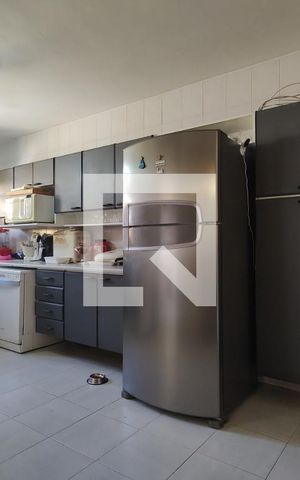 Casa à venda com 650m², 4 quartos e 3 vagas Casa à venda com 650m², 4 quartos e 3 vagasCozinha - Armários
