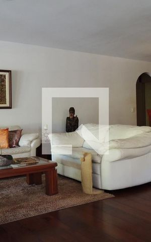 Casa à venda com 650m², 4 quartos e 3 vagasSala