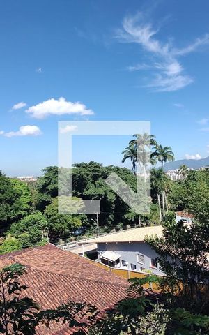 Casa à venda com 650m², 4 quartos e 3 vagas Casa à venda com 650m², 4 quartos e 3 vagasVista