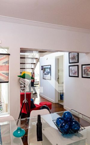 Casa de condomínio à venda com 270m², 4 quartos e 3 vagasSala
