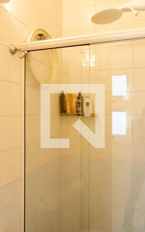 Casa de condomínio à venda com 270m², 4 quartos e 3 vagasBanheiro de Serviço